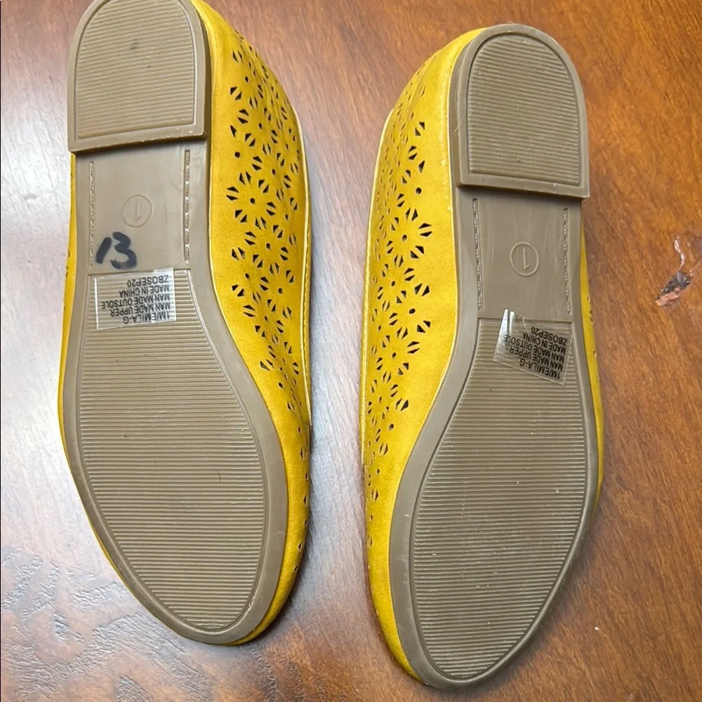Daisy Fuentes Yellow Perforated Flats